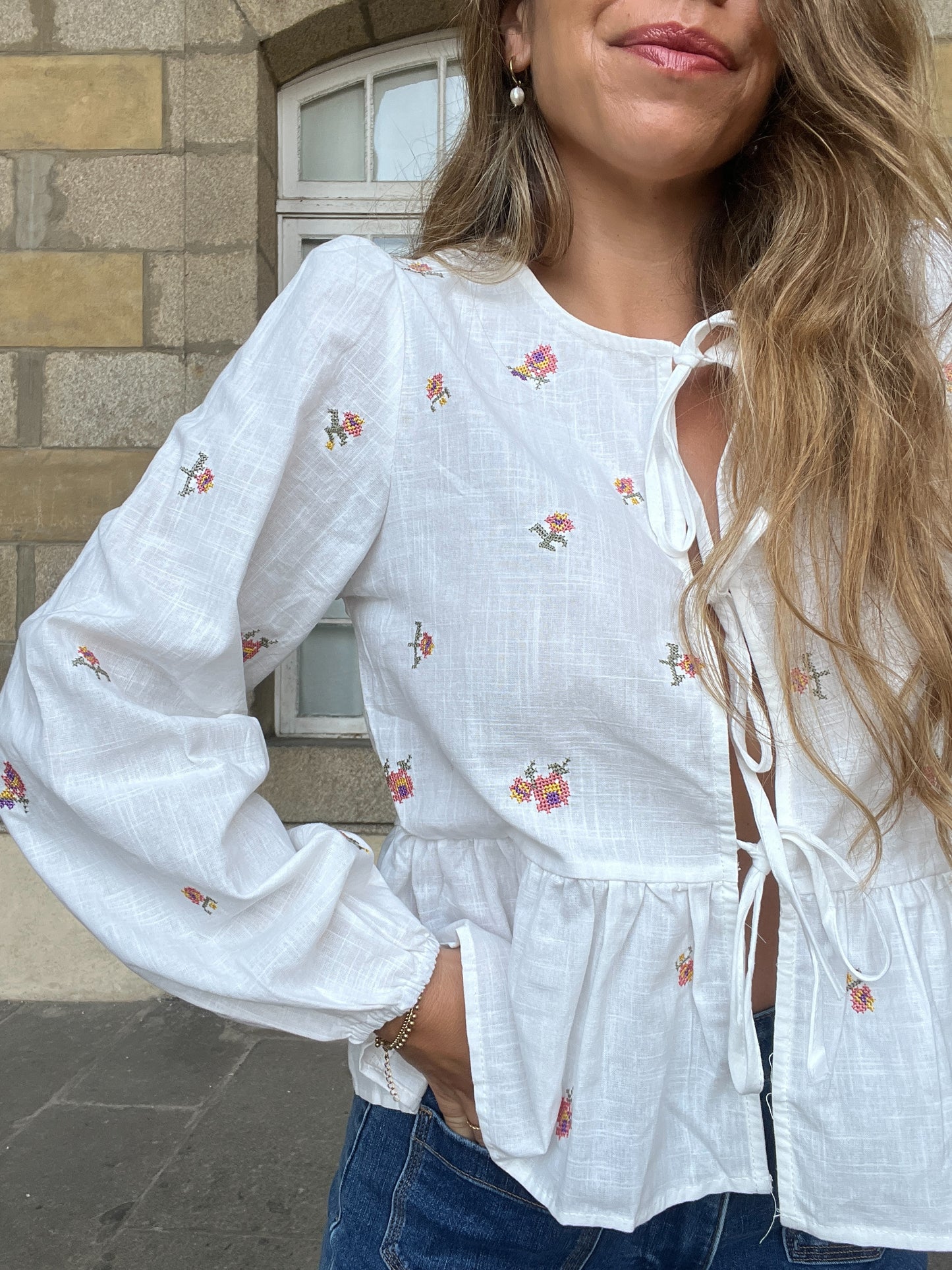 Blouse brodée à noeuds Silvia