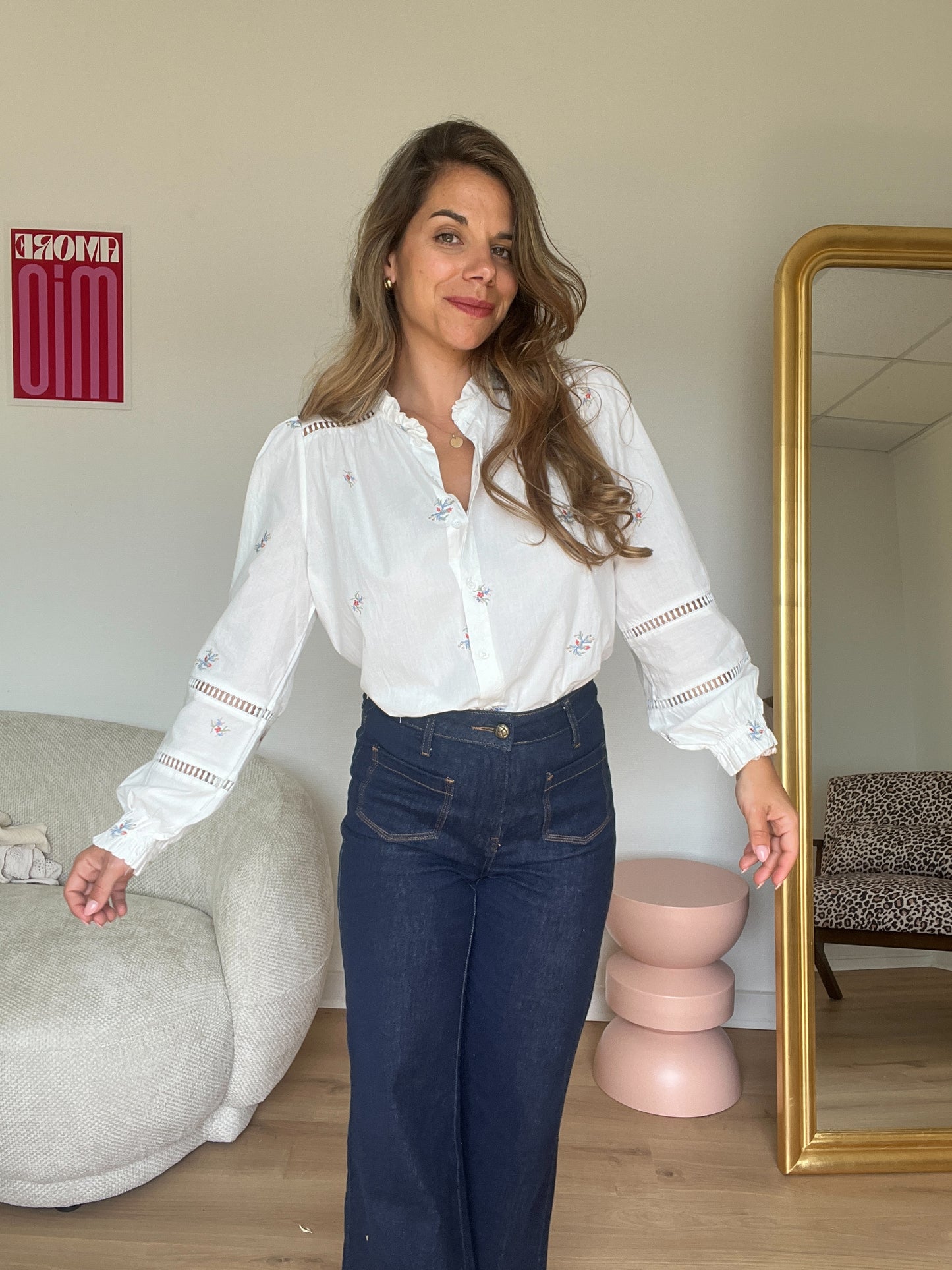 Blouse blanche à fleurs brodées Liv