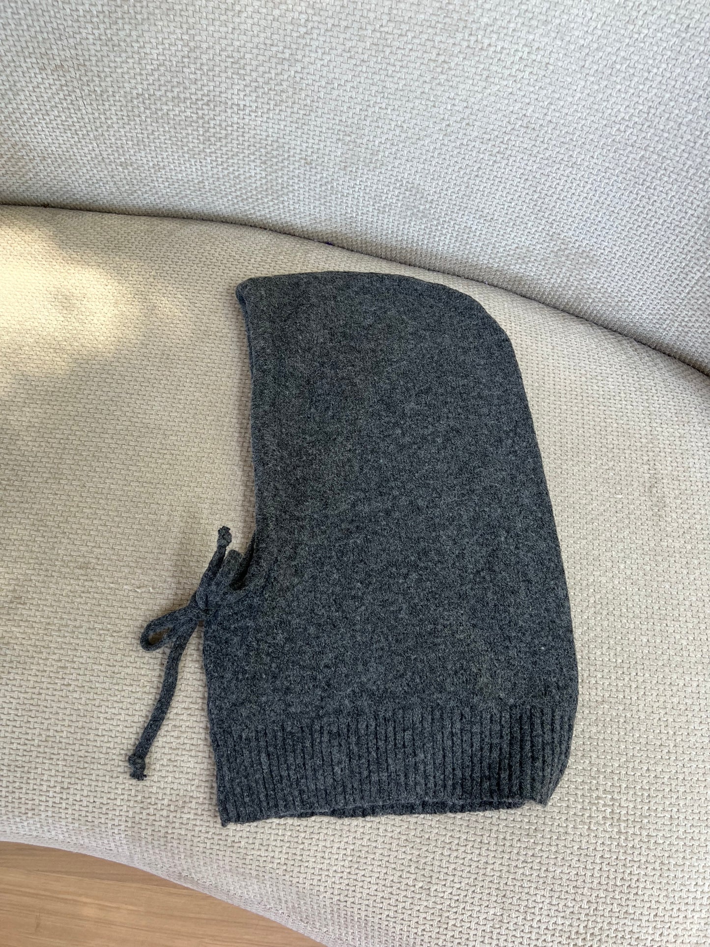 Cagoule léopard en laine et cachemire grise