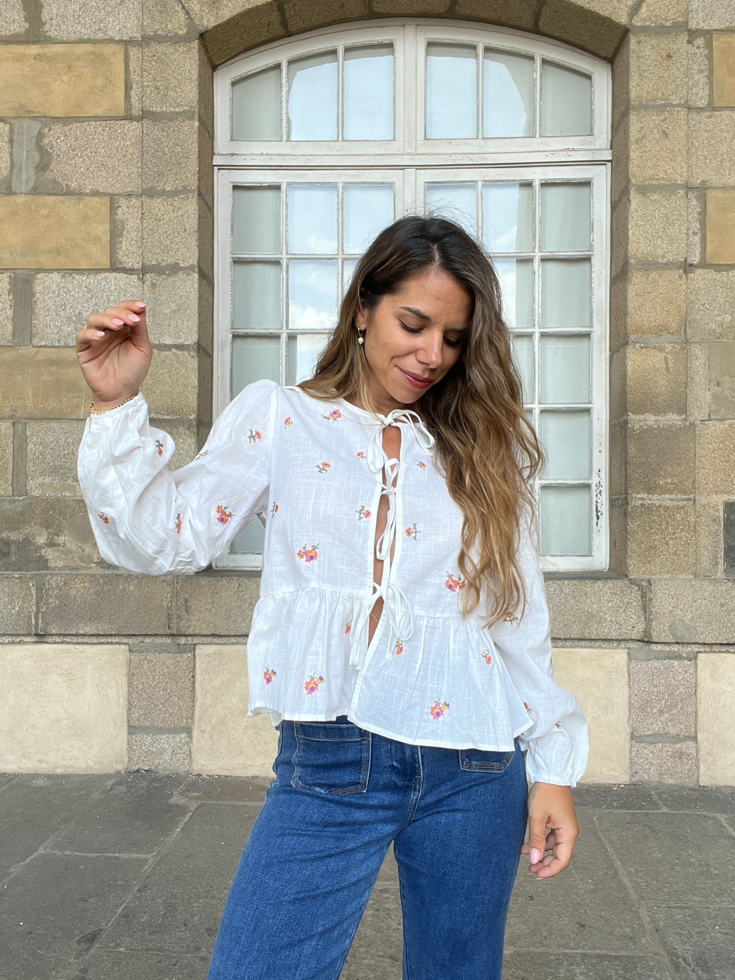 Blouse brodée à noeuds Silvia