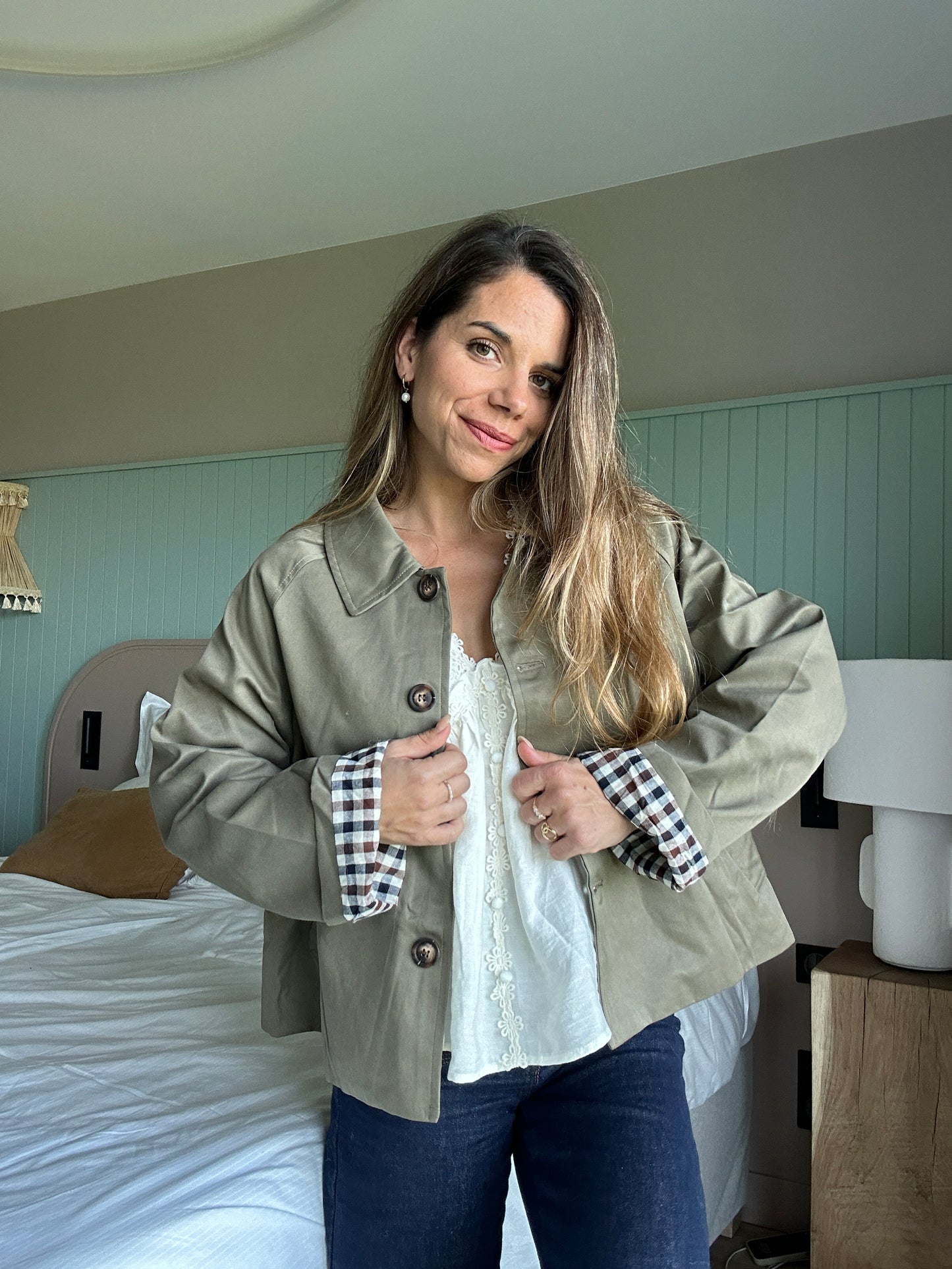 Trench court Dalia kaki