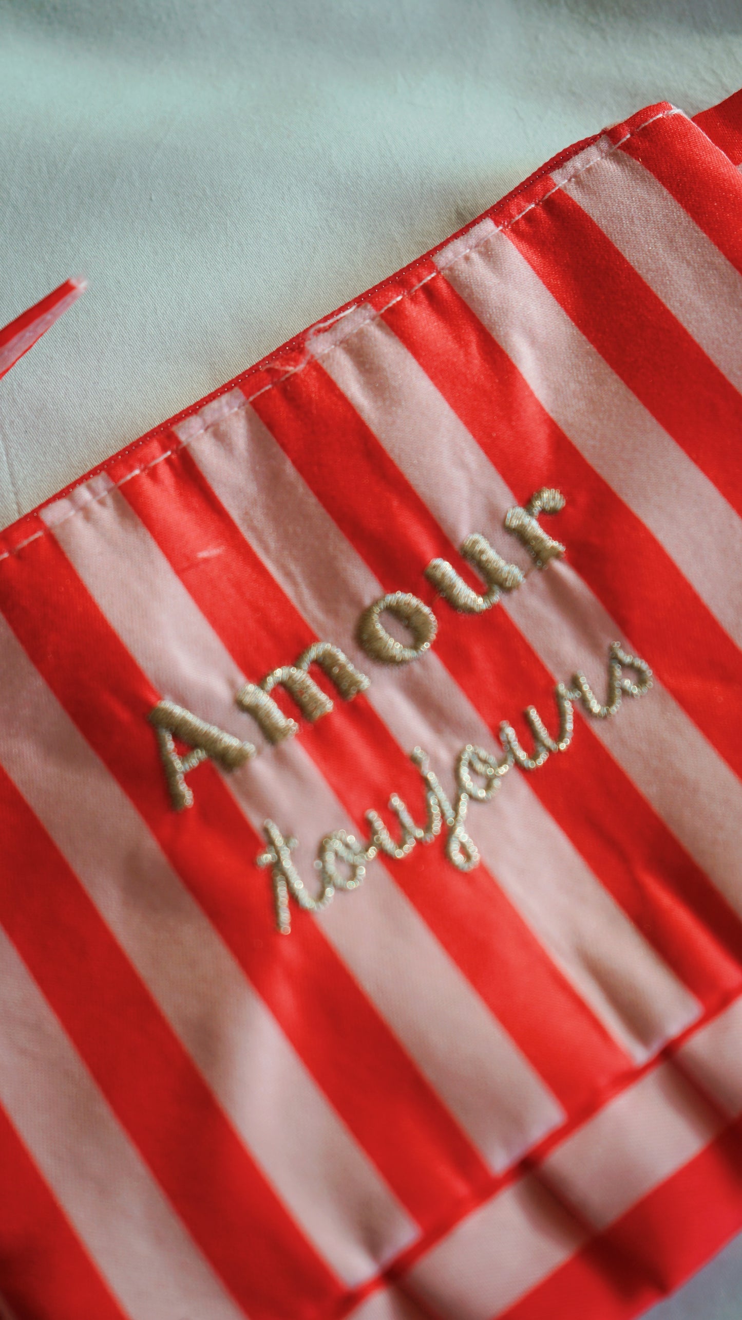 Pochette froufrou Amour toujours rose fushia