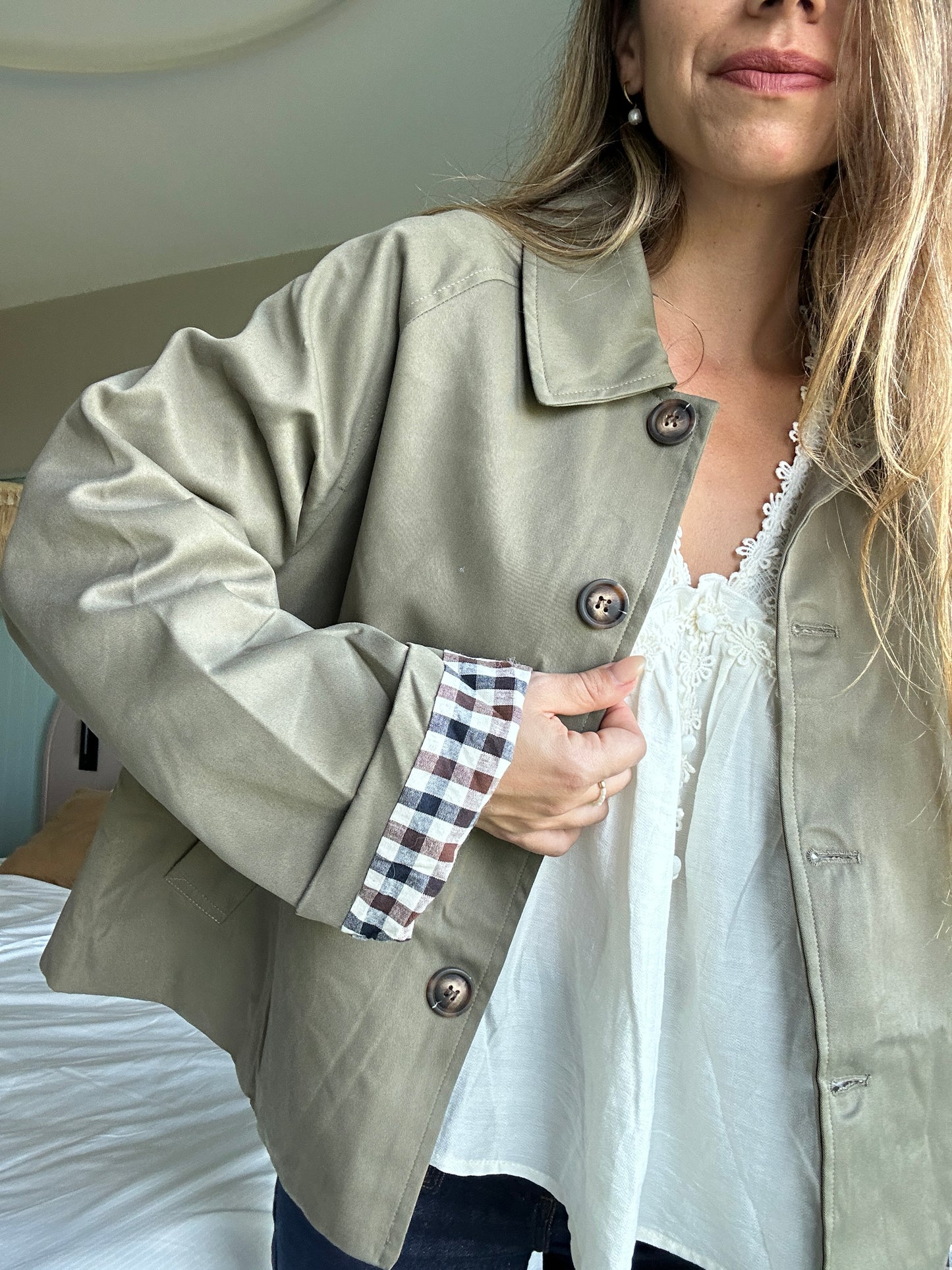 Trench court Dalia kaki