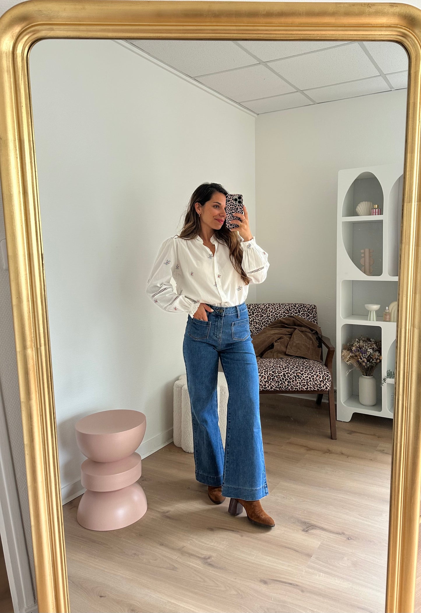 Blouse blanche à fleurs brodées Liv