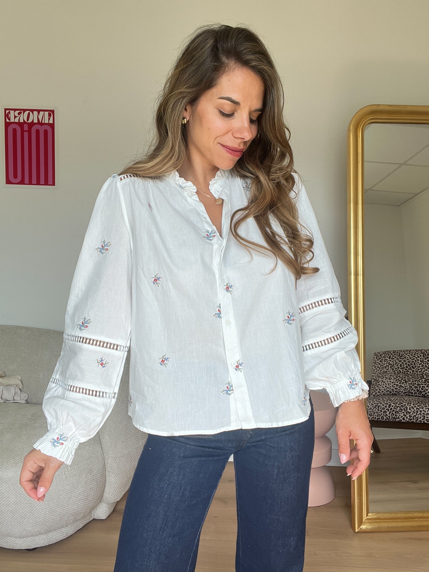 Blouse blanche à fleurs brodées Liv
