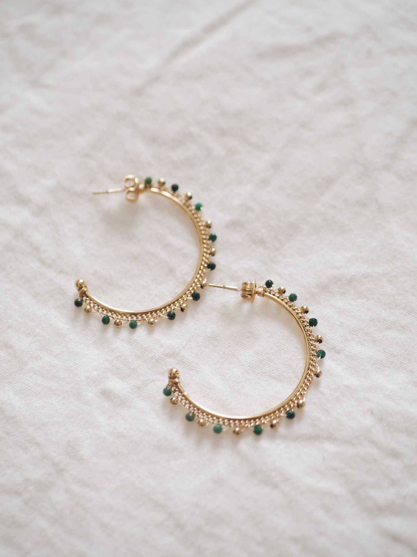 Boucles d’oreilles créoles vertes Sola