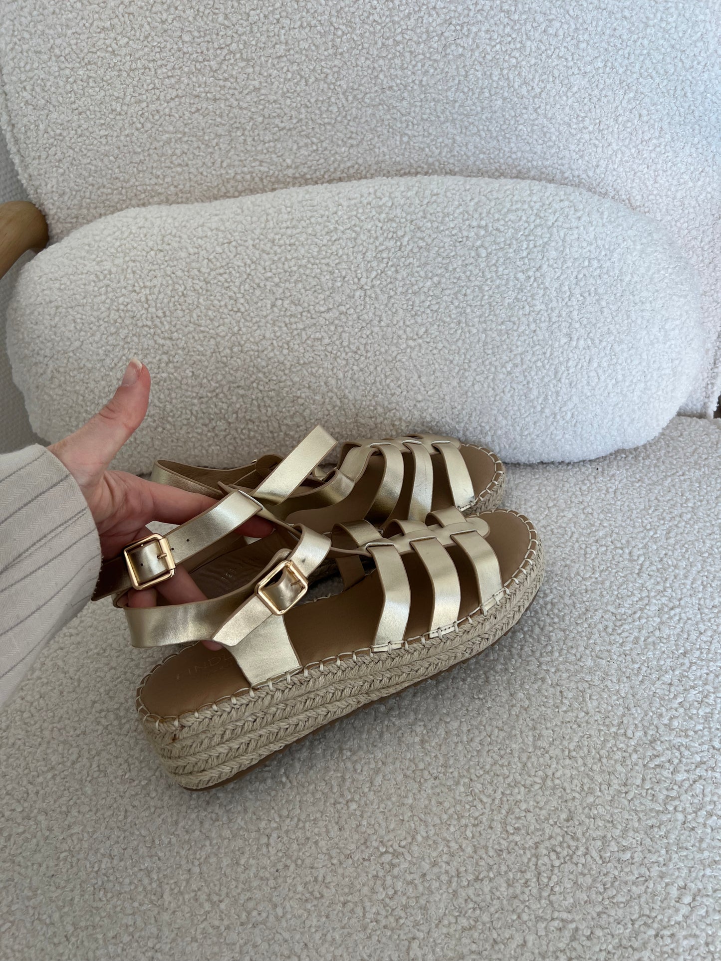 Sandales compensées dorées Isla