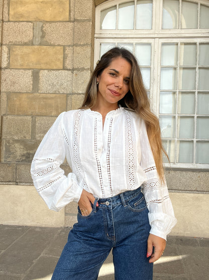Blouse blanche avec des broderies Colombe