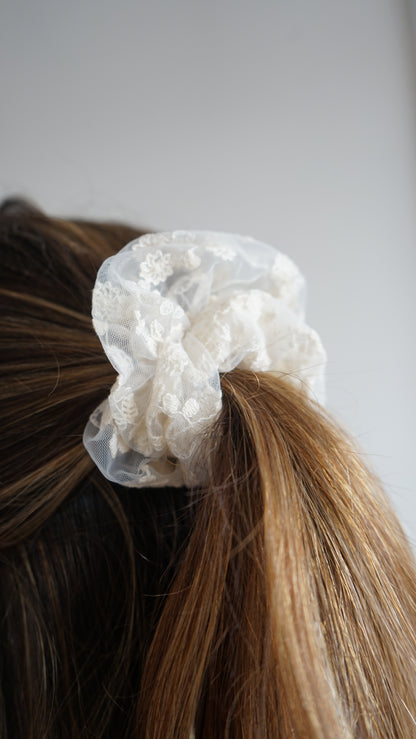 Chouchou en dentelle blanc
