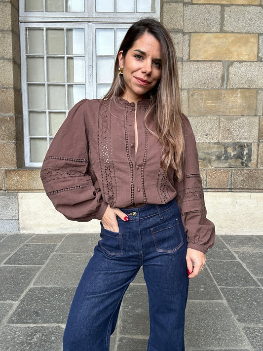 Blouse marron avec des broderies Colombe