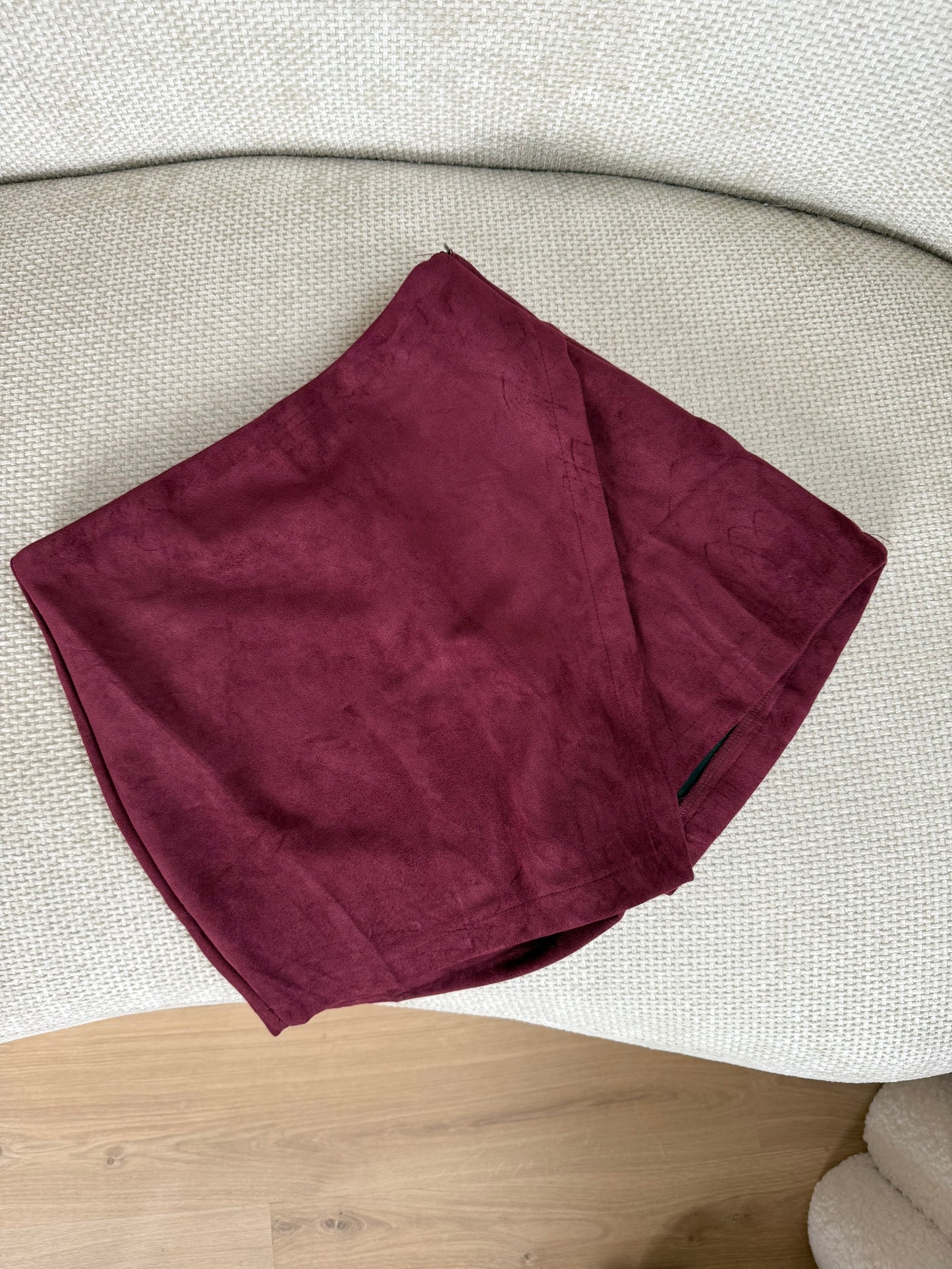 Jupe short en suédine Selena bordeaux