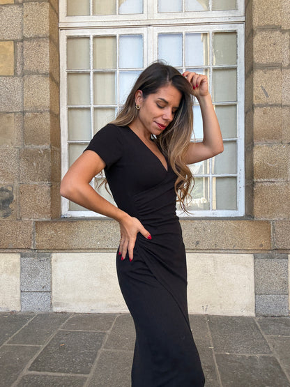 Robe Romane à manches courtes noire