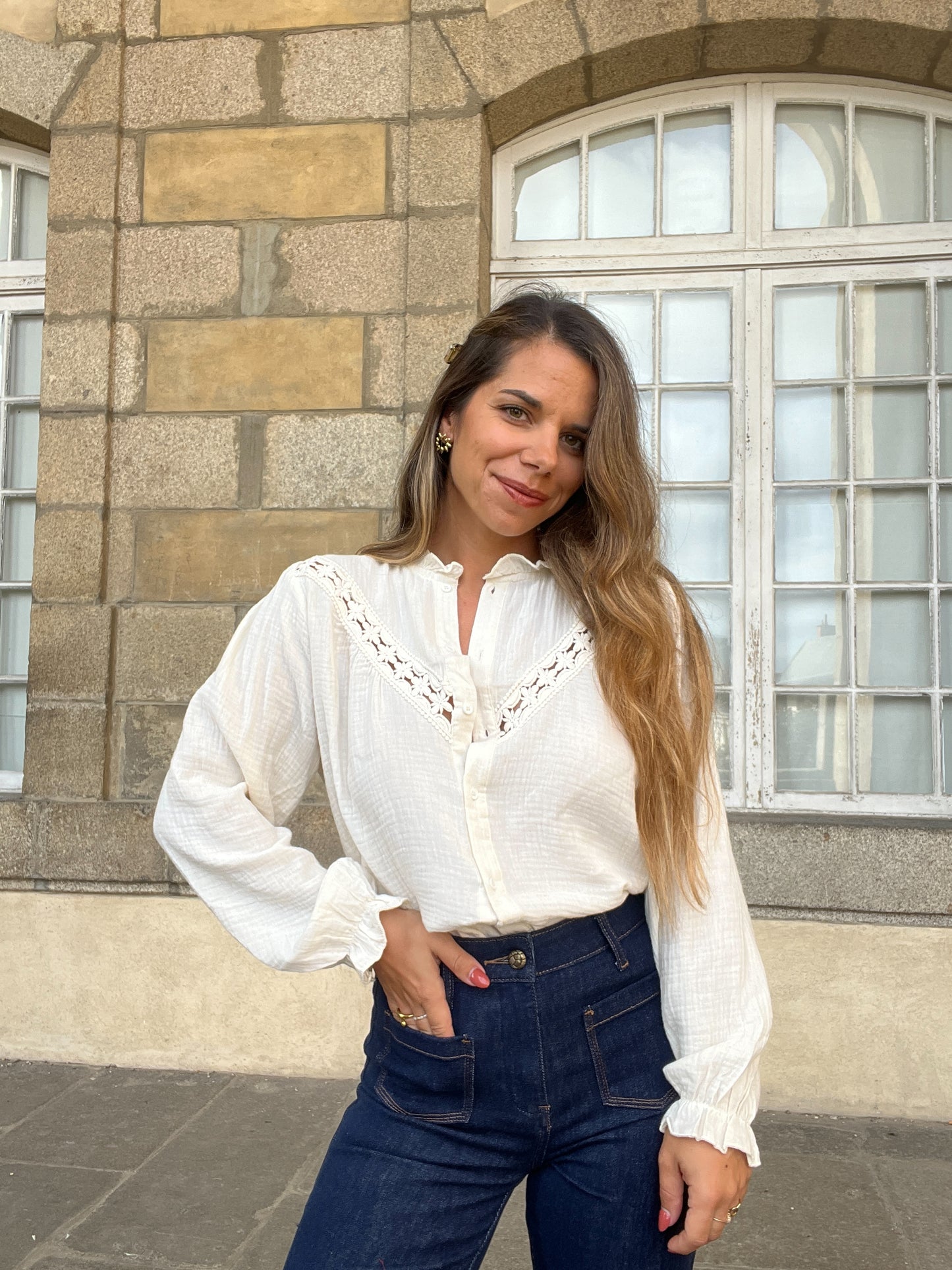 Blouse brodée écrue Angèle