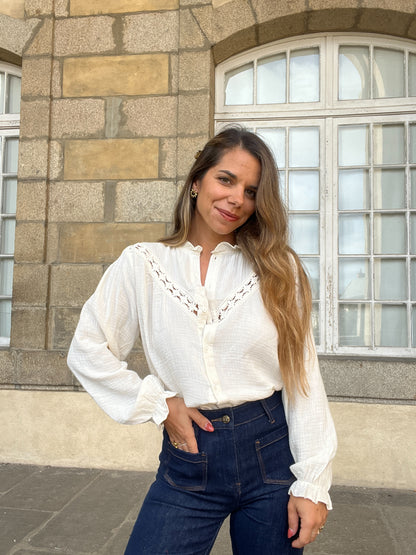 Blouse brodée écrue Angèle