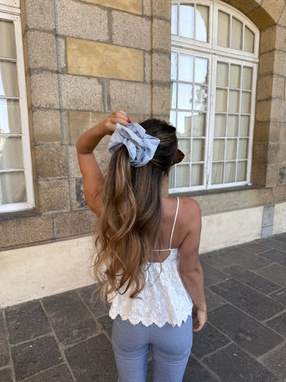 Chouchou scrunchie en coton vichy bleu