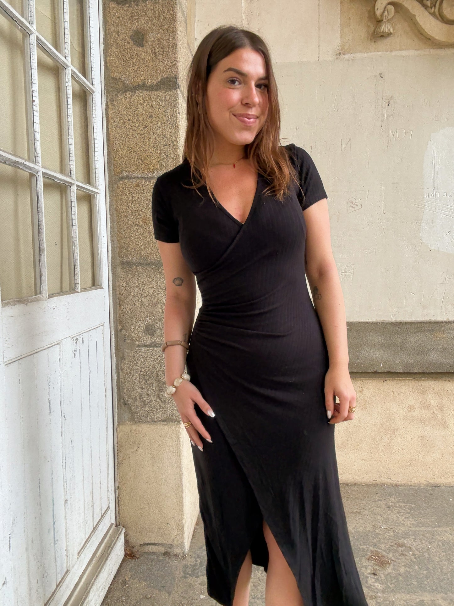 Robe Romane à manches courtes noire