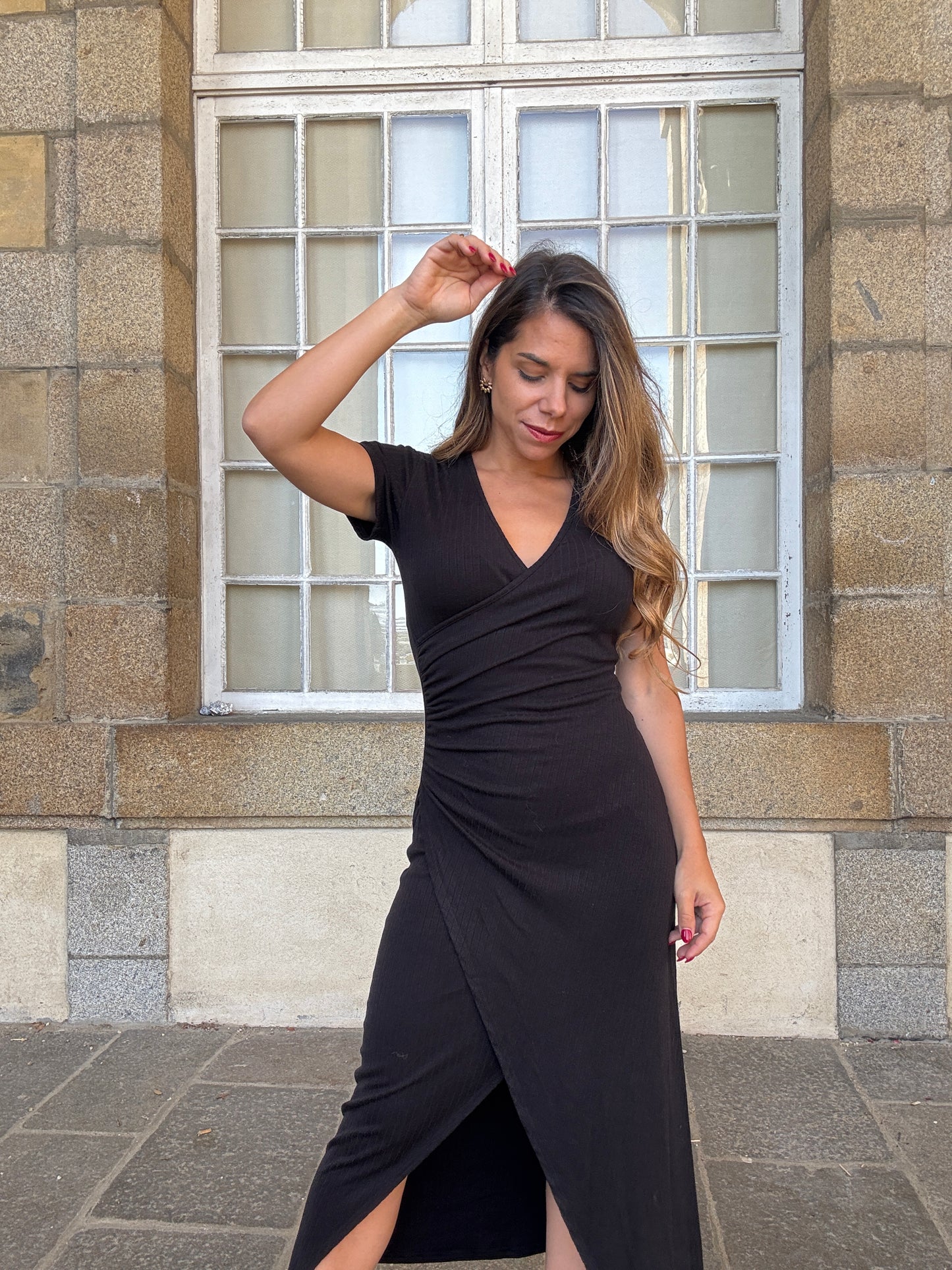 Robe Romane à manches courtes noire
