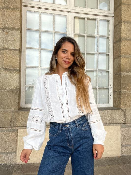 Blouse blanche avec des broderies Colombe