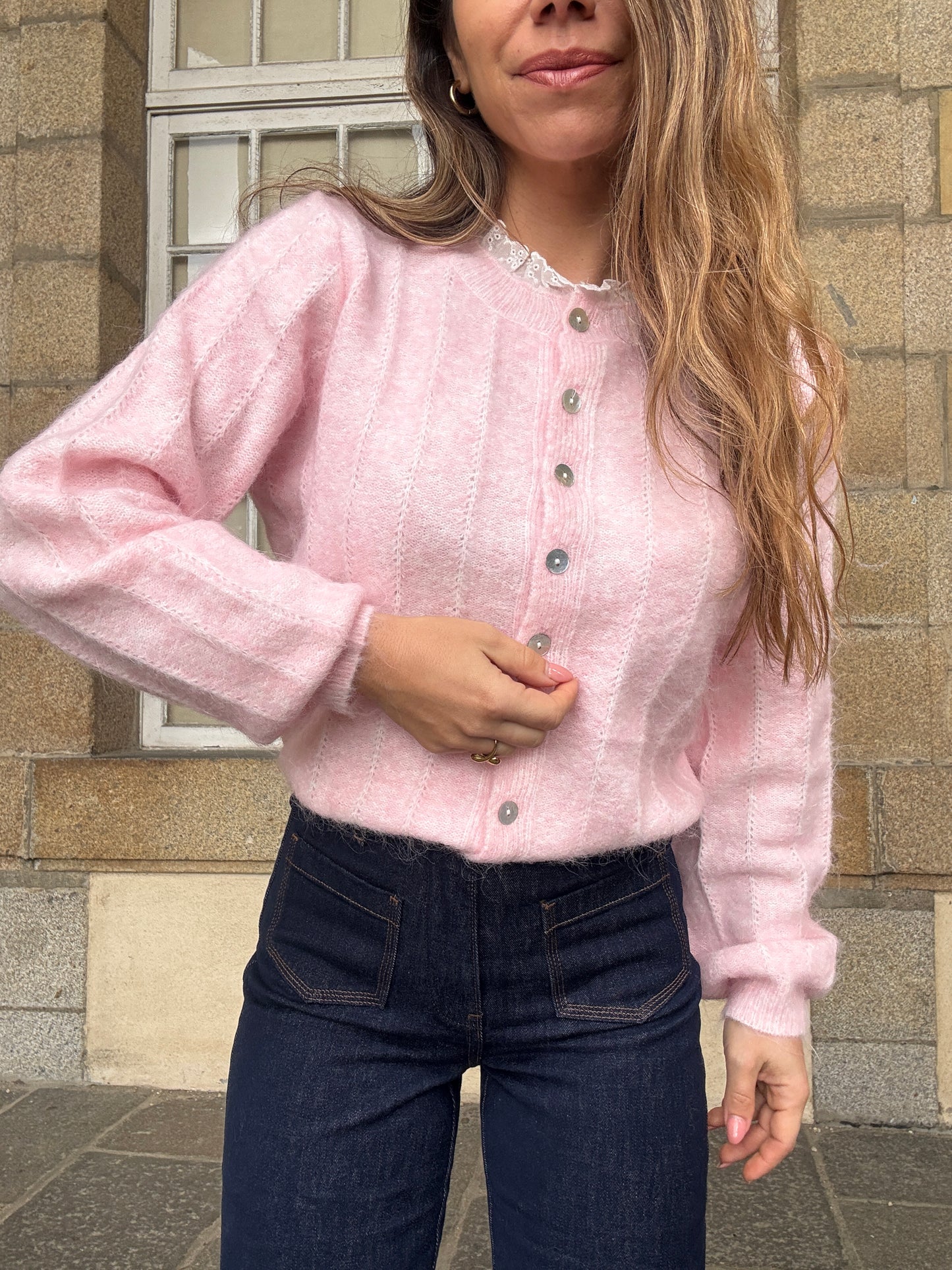 Cardigan Lola baby rose à col dentelle