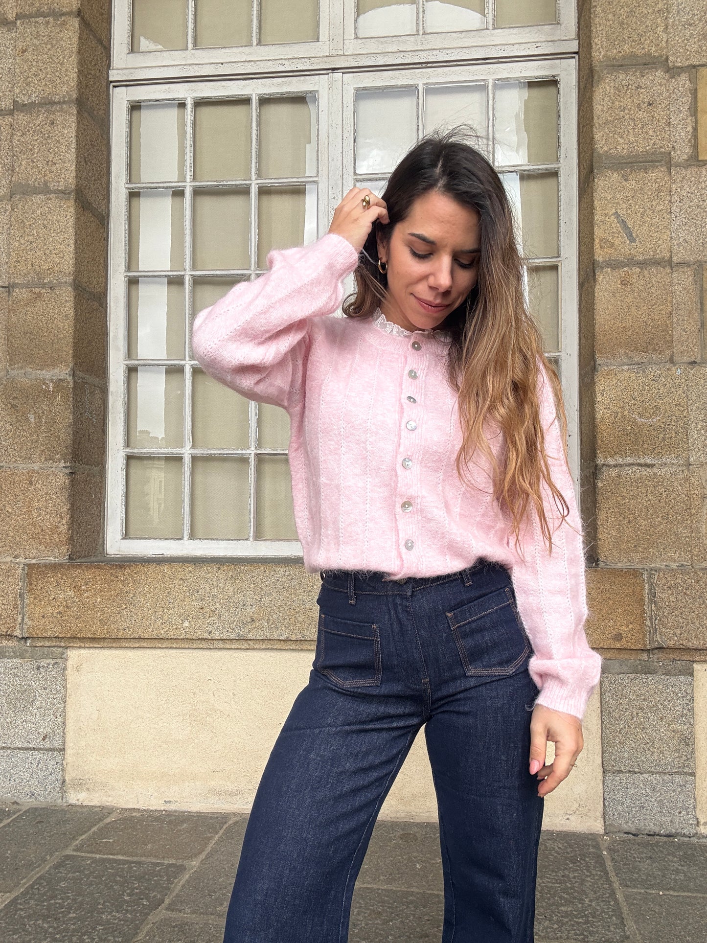 Cardigan Lola baby rose à col dentelle