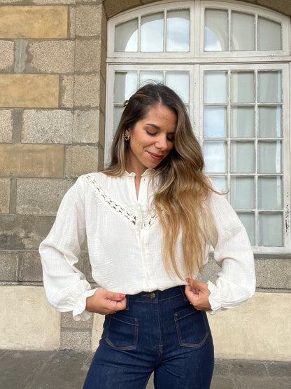 Blouse brodée écrue Angèle