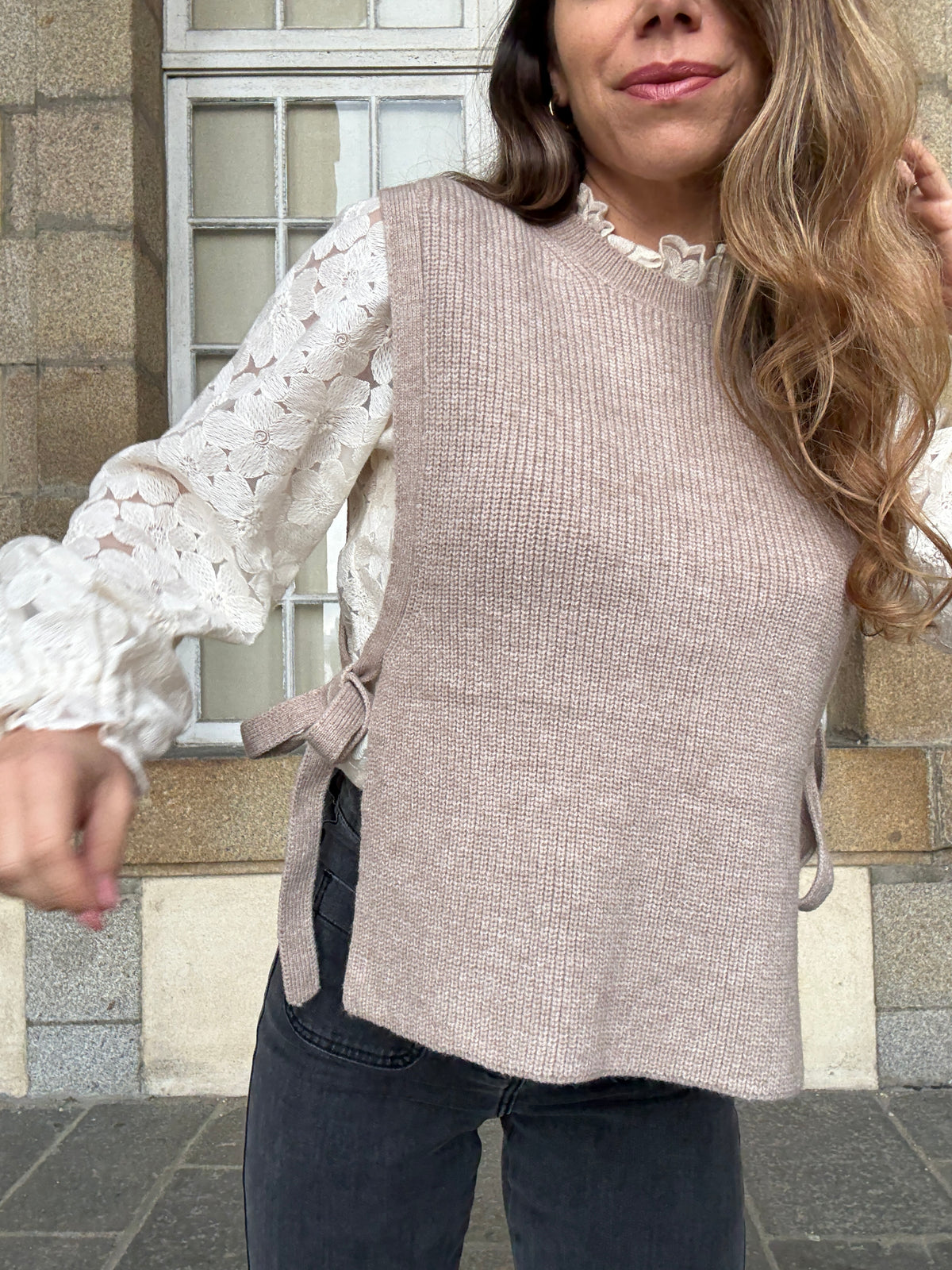 Pull sans manches à noeuds taupe Valentine