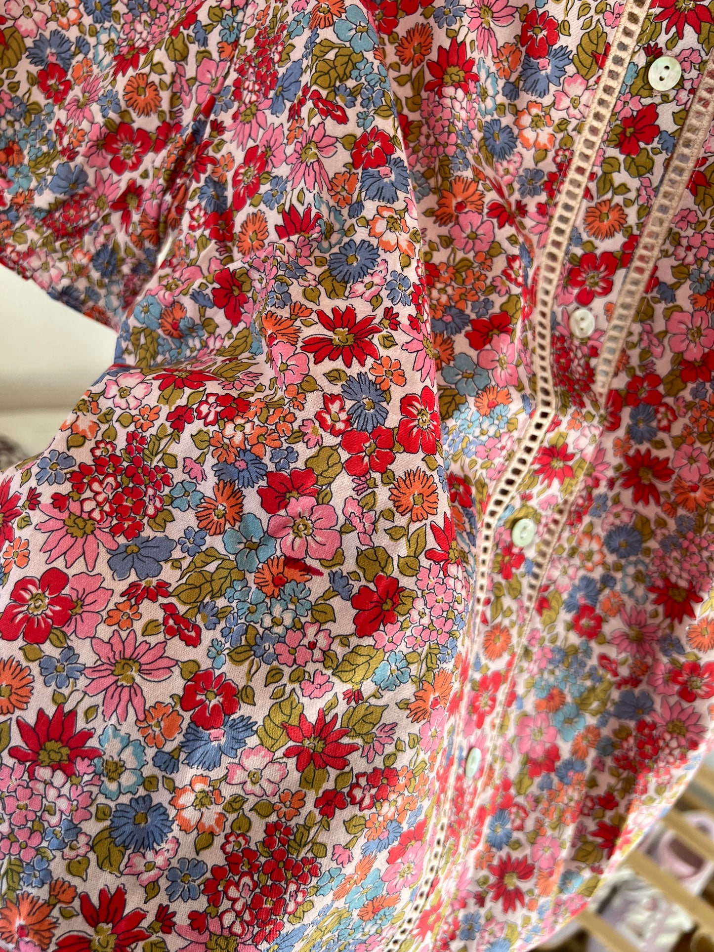 Blouse fleurie à manches courtes