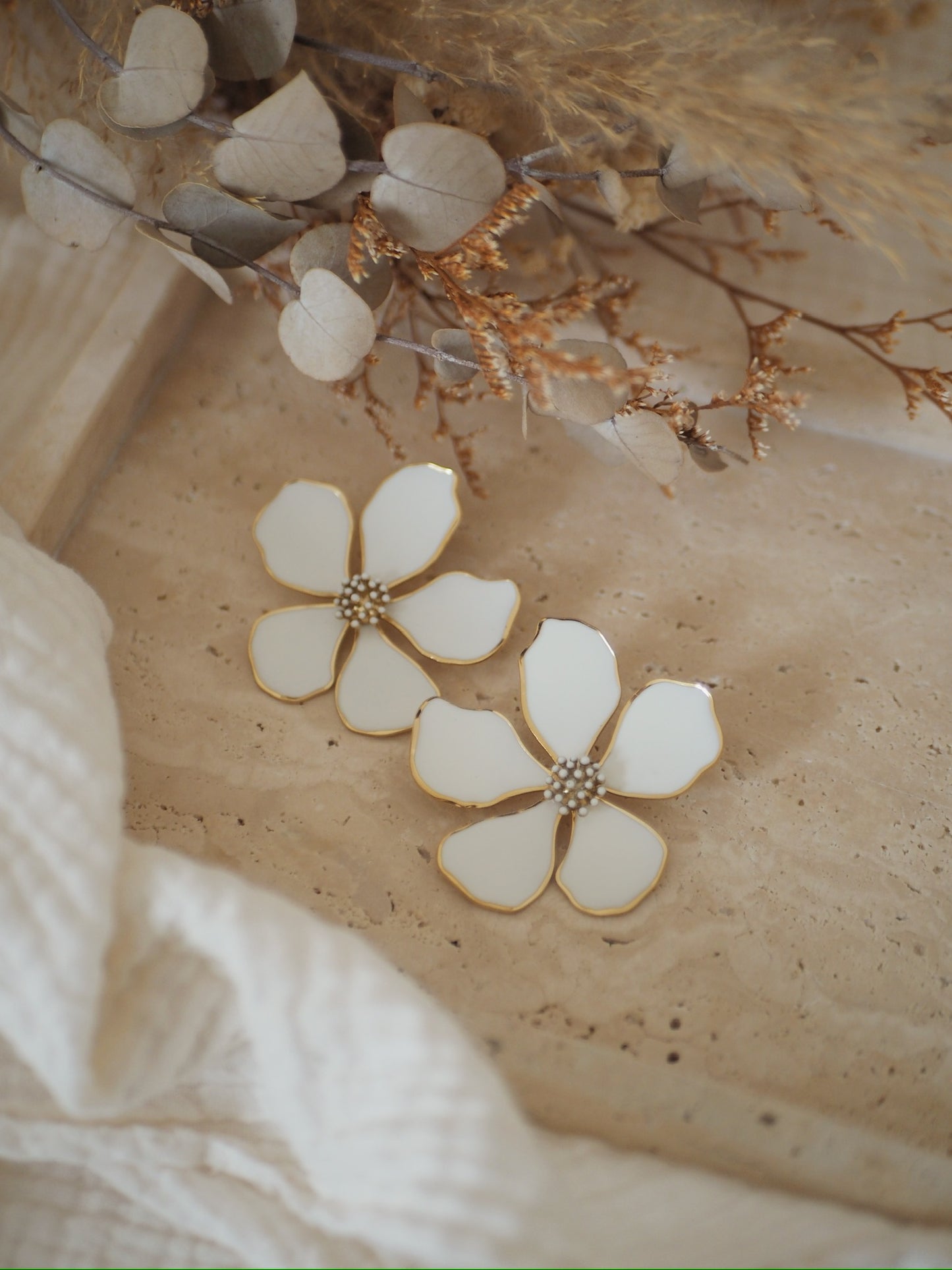 Boucles d'oreille Magnolia White