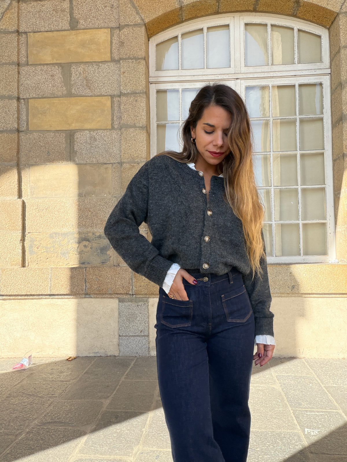 Cardigan Gabrielle gris à col dentelle