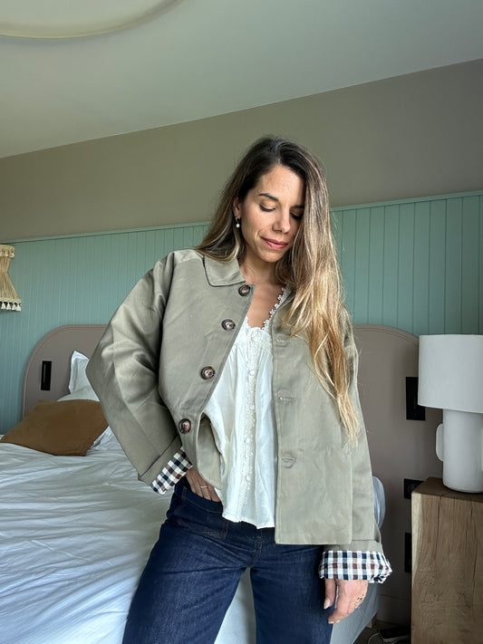 Trench court Dalia kaki
