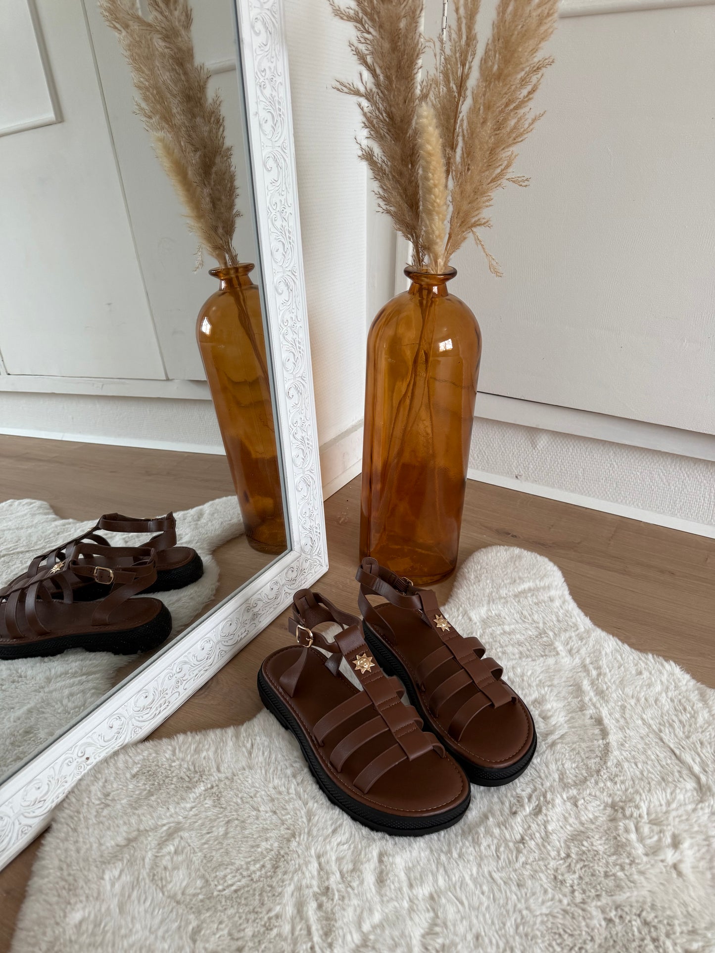 Sandales plates chocolat Amalia