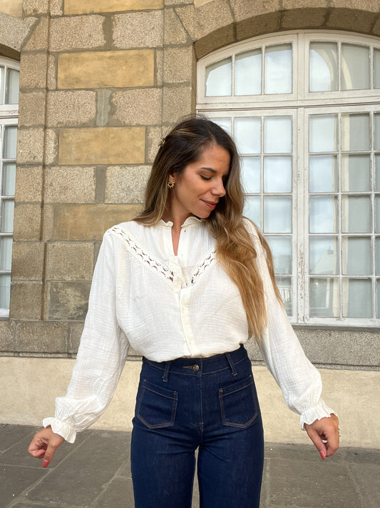 Blouse brodée écrue Angèle