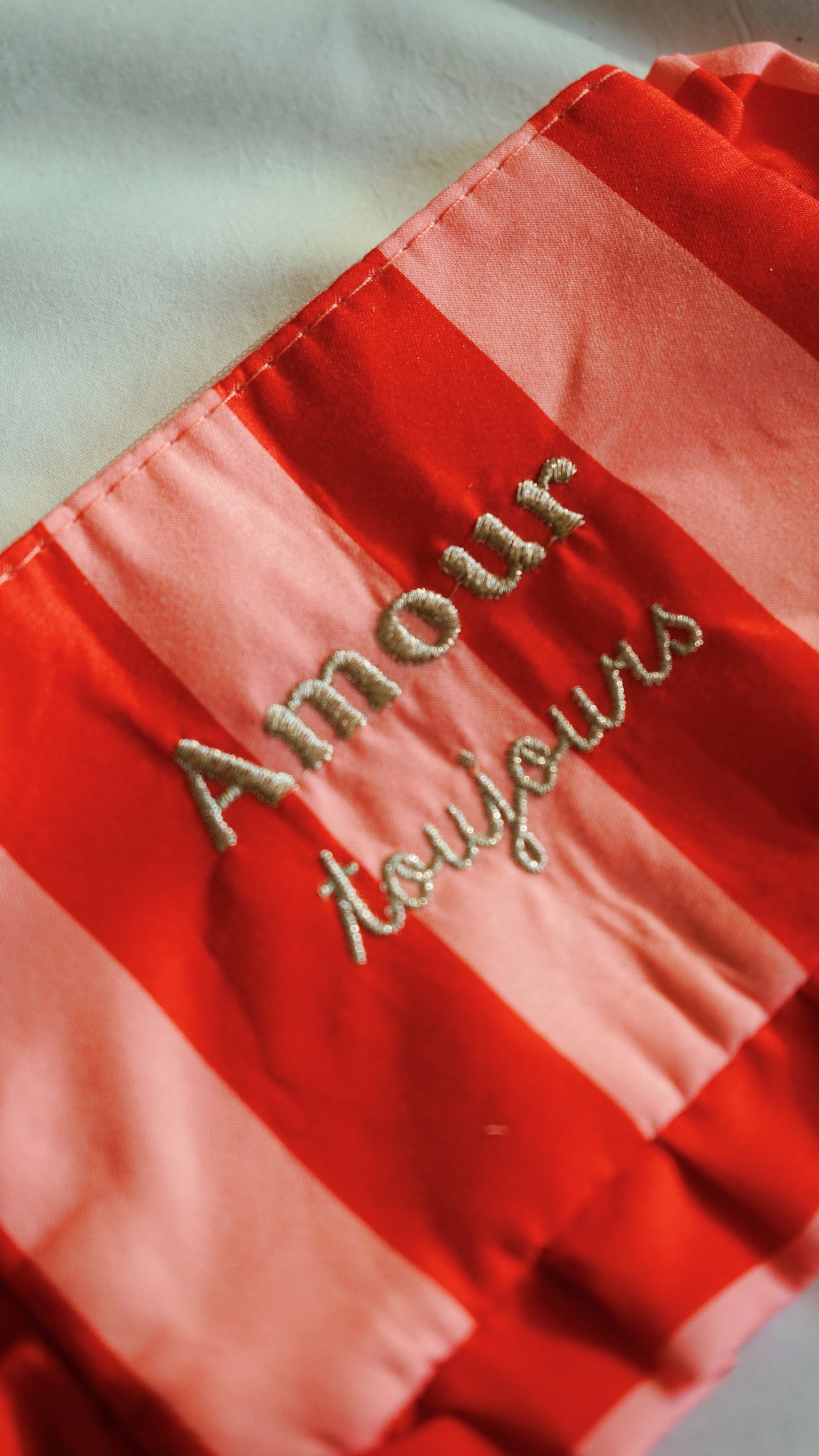 Pochette froufrou Amour toujours rose et rouge