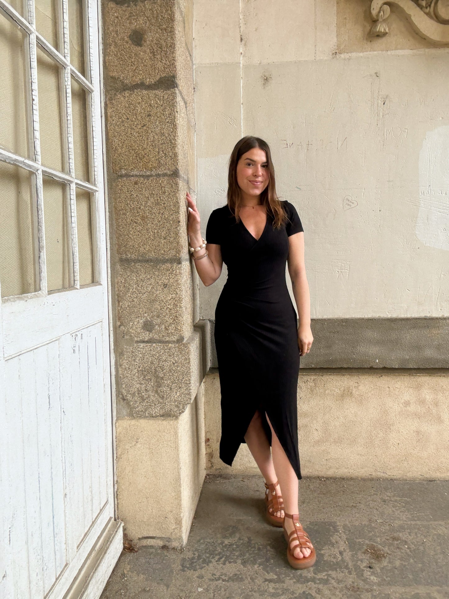 Robe Romane à manches courtes noire