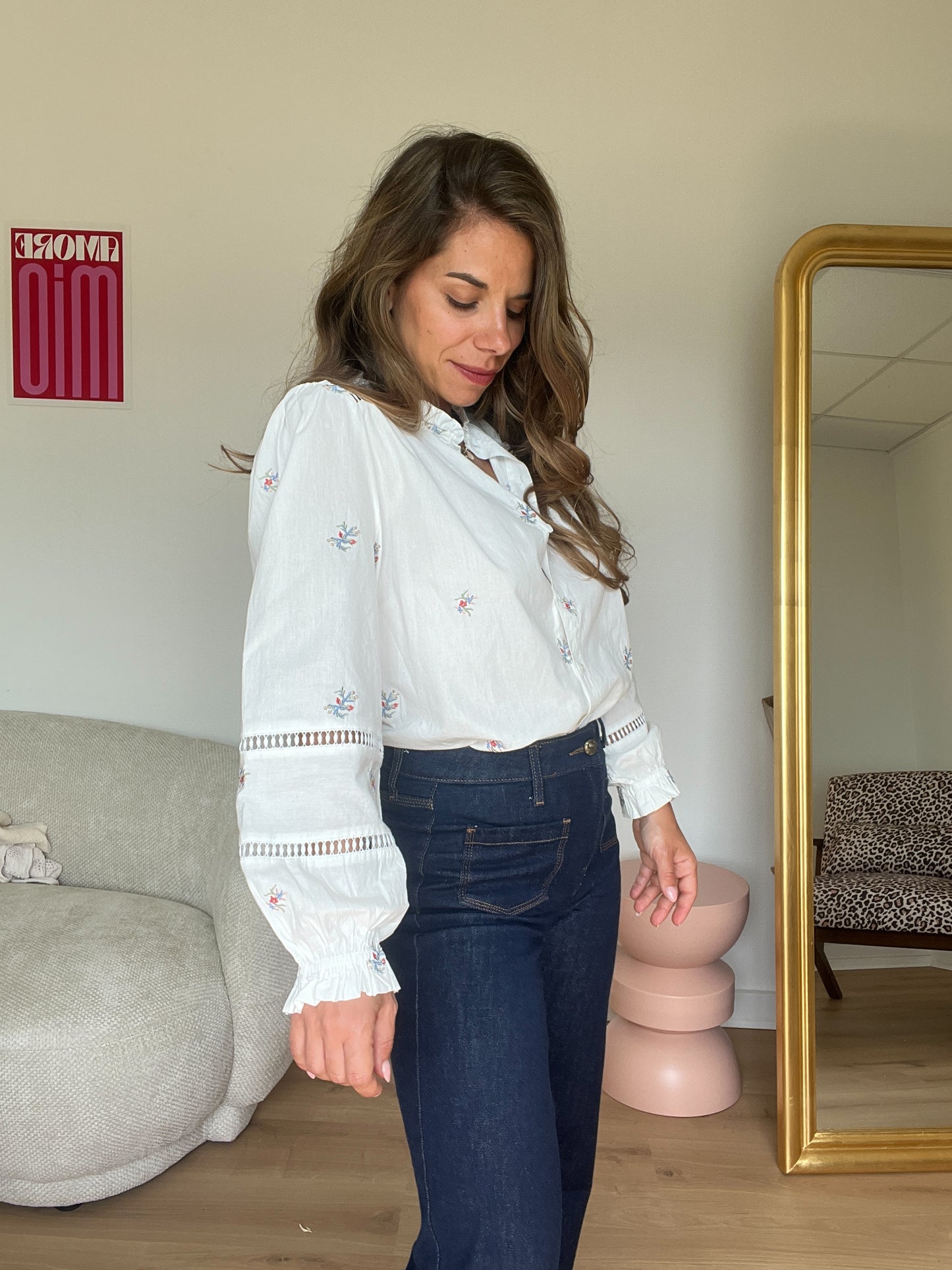 Blouse blanche à fleurs brodées Liv