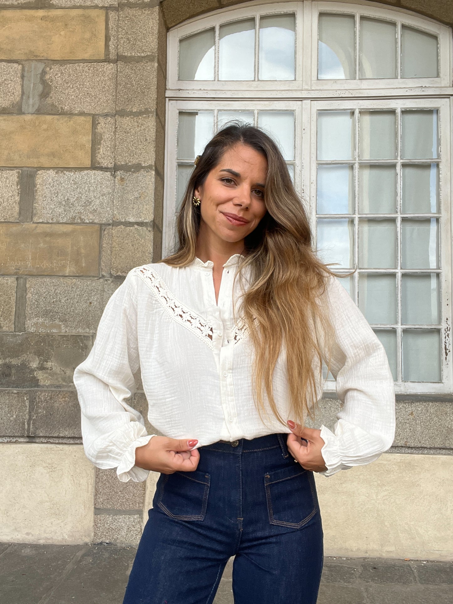 Blouse brodée écrue Angèle