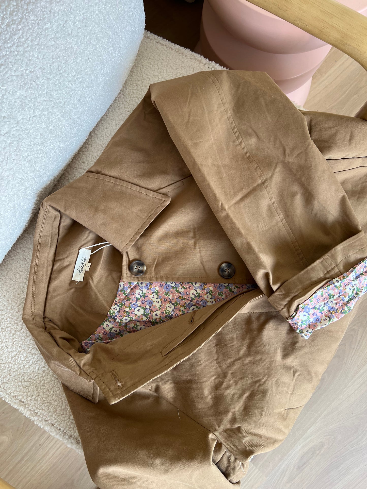 Veste trench Edith à fleurs camel
