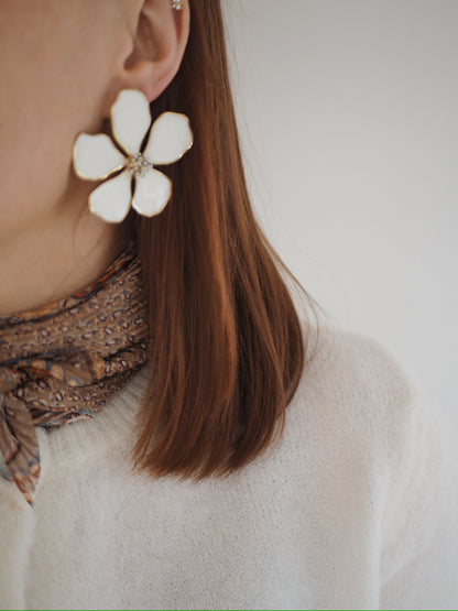 Boucles d'oreille Magnolia White