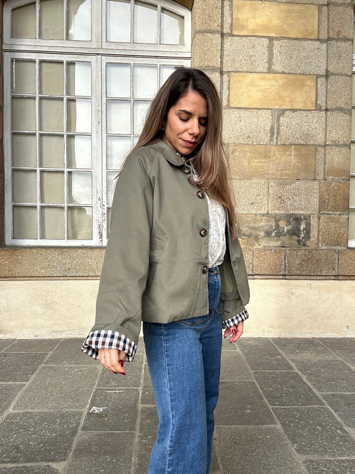 Trench court Dalia kaki