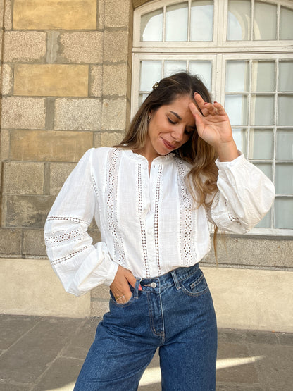 Blouse blanche avec des broderies Colombe