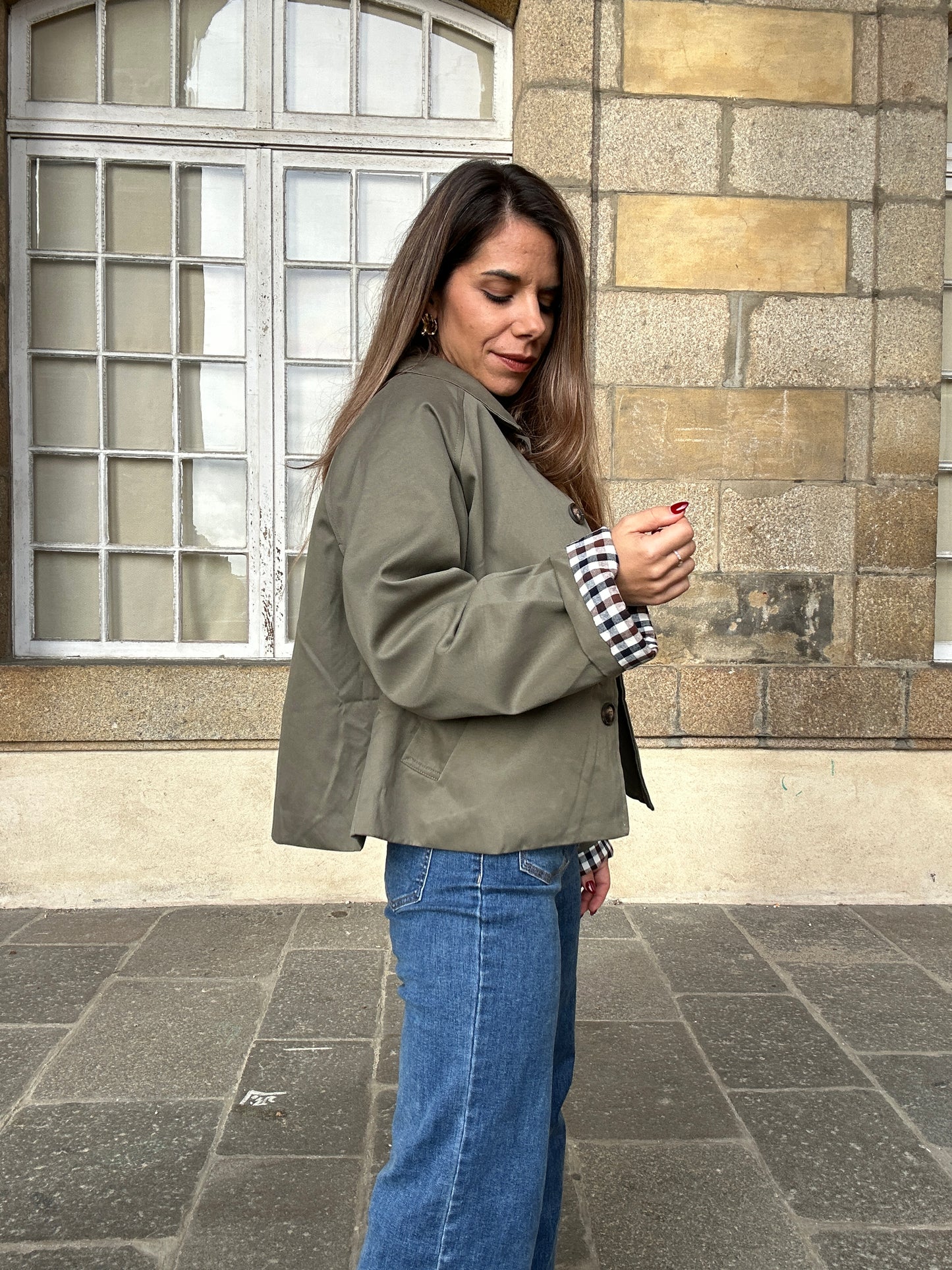 Trench court Dalia kaki