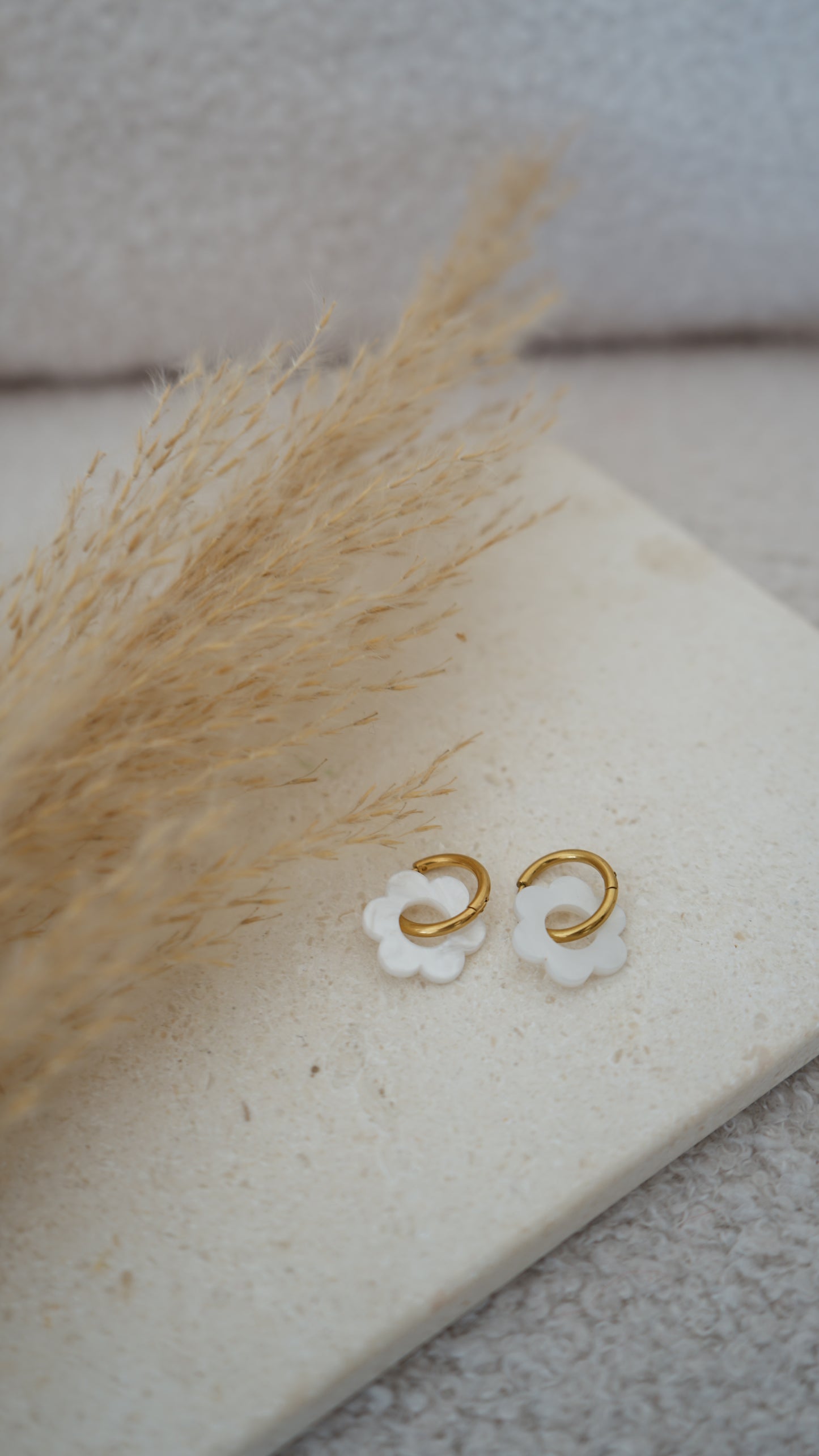 Boucles d'oreille Fleur blanches