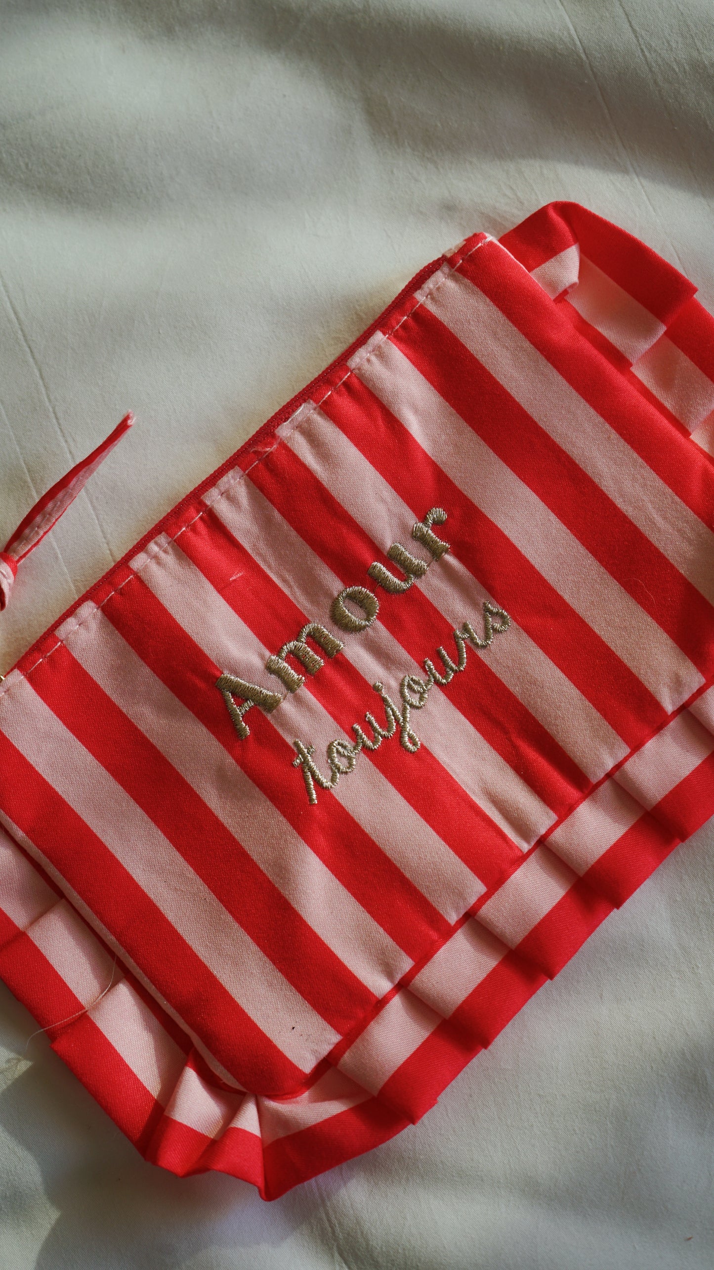 Pochette froufrou Amour toujours rose fushia