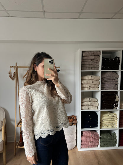 Blouse brodée fleurie Isis