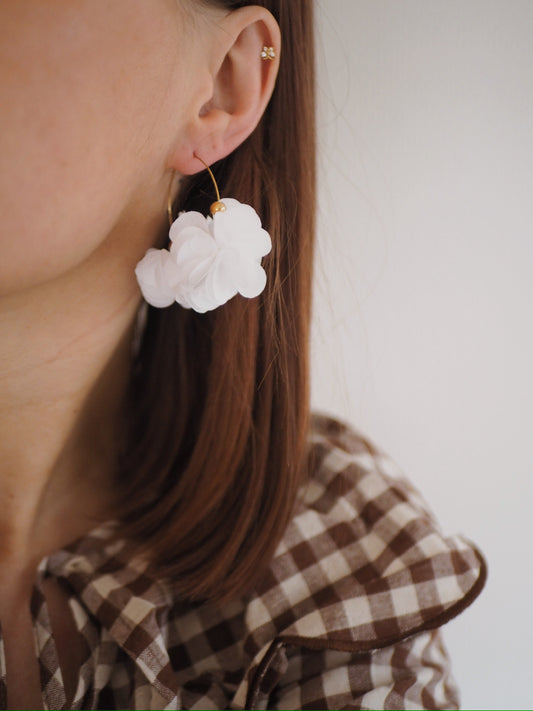 Boucles d'oreille Fleurs blanches