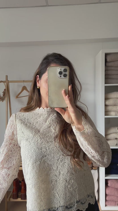 Blouse brodée fleurie Isis